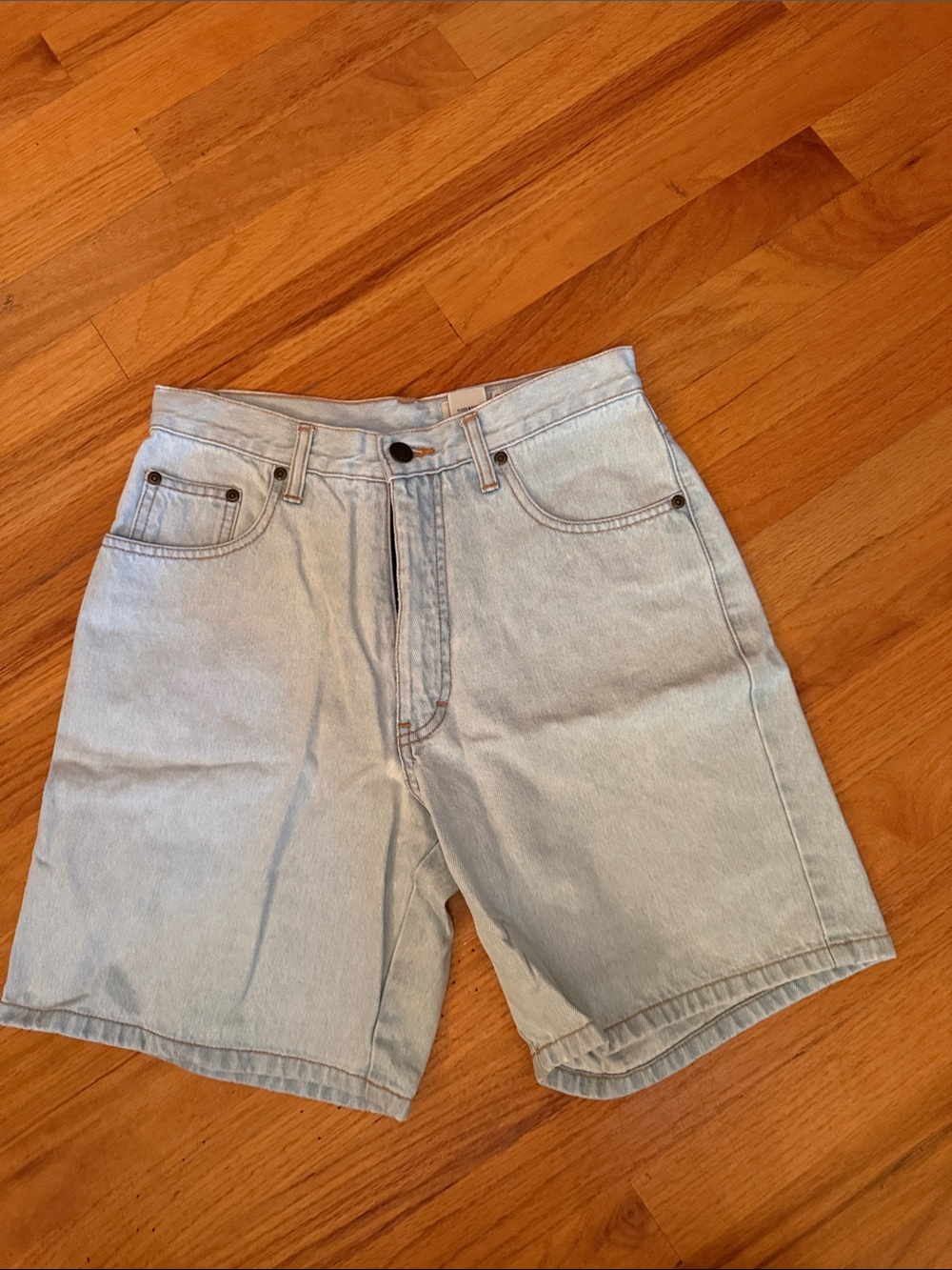 Light Wash Denim women’s petite 6 Shorts